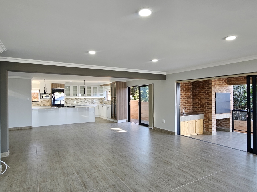 4 Bedroom Property for Sale in Wavecrest Eastern Cape